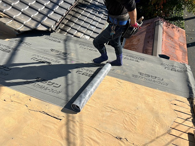 防水シート　タッカー止め